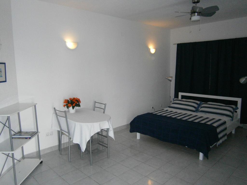Apartments Grbin (Adults Only) لومباردا الغرفة الصورة